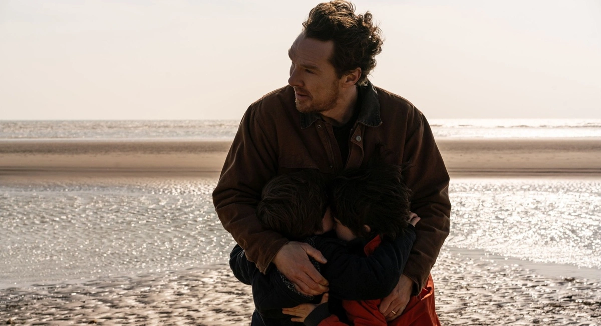 Crítica de 'Esa Cosa con Alas' ('The Thing With Feathers'): Benedict Cumberbatch pone las alas en una película que no alcanza a volar. 2 mundoCine - esa cosa con alas 2025 critica