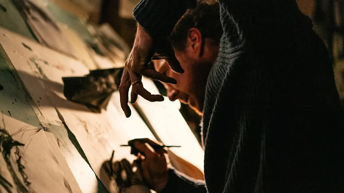 Crítica de 'Esa Cosa con Alas' ('The Thing With Feathers'): Benedict Cumberbatch pone las alas en una película que no alcanza a volar. 4 mundoCine - esa cosa con alas estreno