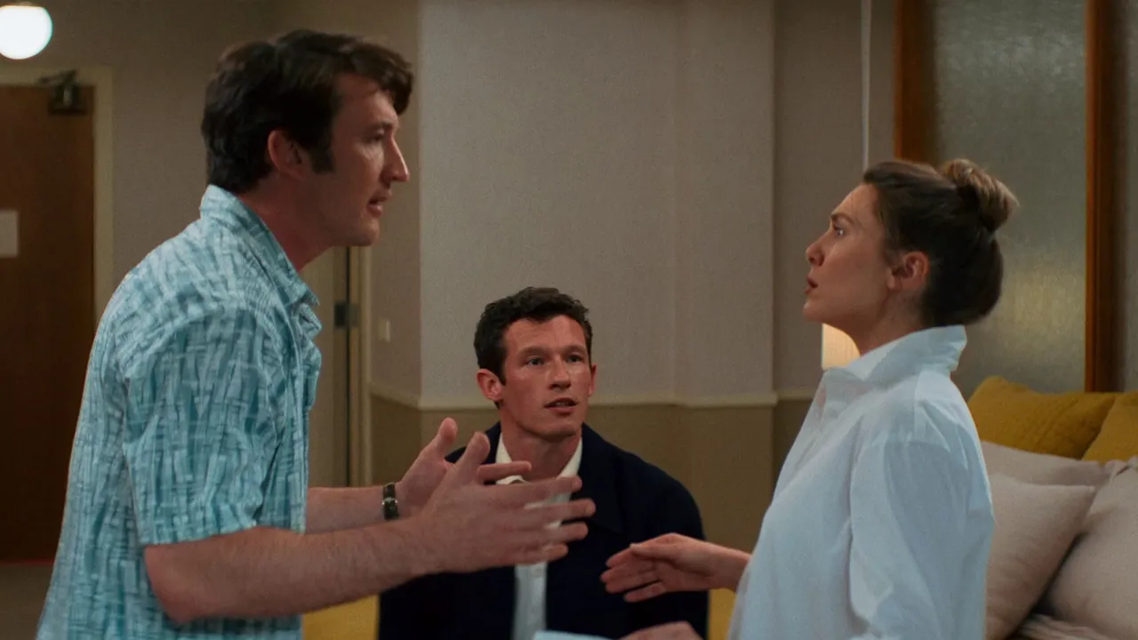 ¿Miles Teller o Callum Turner? Elizabeth Olsen debe elegir con cuál de los dos pasar la eternidad en el nuevo tráiler de 'Eternity'. 2 mundoCine - eternity pelicula 2025