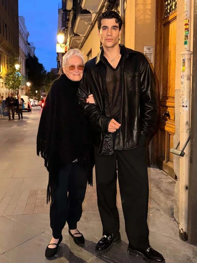 Glenn Close ya está en Madrid para el rodaje de 'La Bola Negra', la nueva película de Los Javis: "Estoy nerviosa y emocionada". 3 mundoCine - glenn close los javis la bola negra madrid