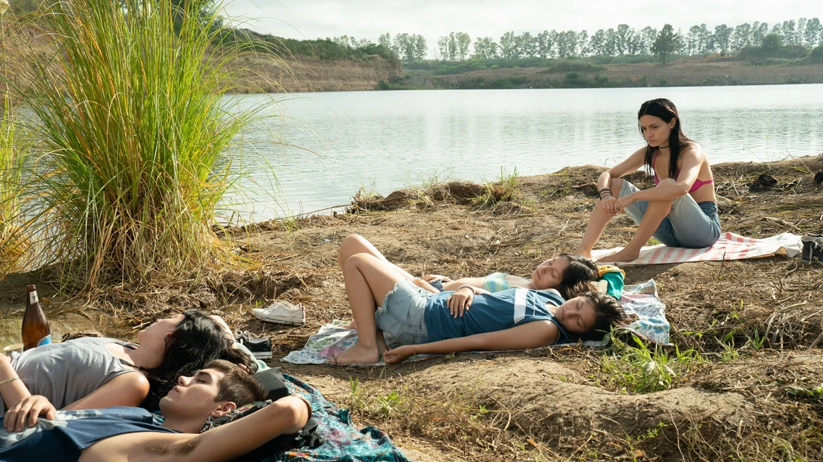 Crítica de 'La Virgen de la Tosquera': Dolores Oliverio impresiona en su debut con un personaje que trae a la memoria a la Carrie de Stephen King. 7 mundoCine - la virgen de la tosquera estreno sitges
