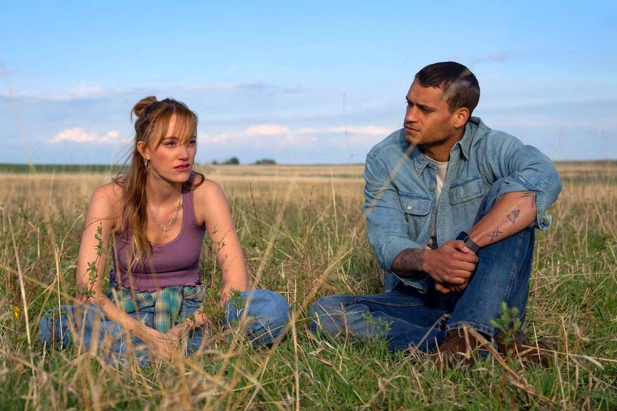 Maika Monroe y Tyriq Withers dan vida al libro de Colleen Hoover en el primer tráiler de 'No te Olvidaré' ('Reminders of Him'). 2 mundoCine - no te olvidare reminders of him pelicula