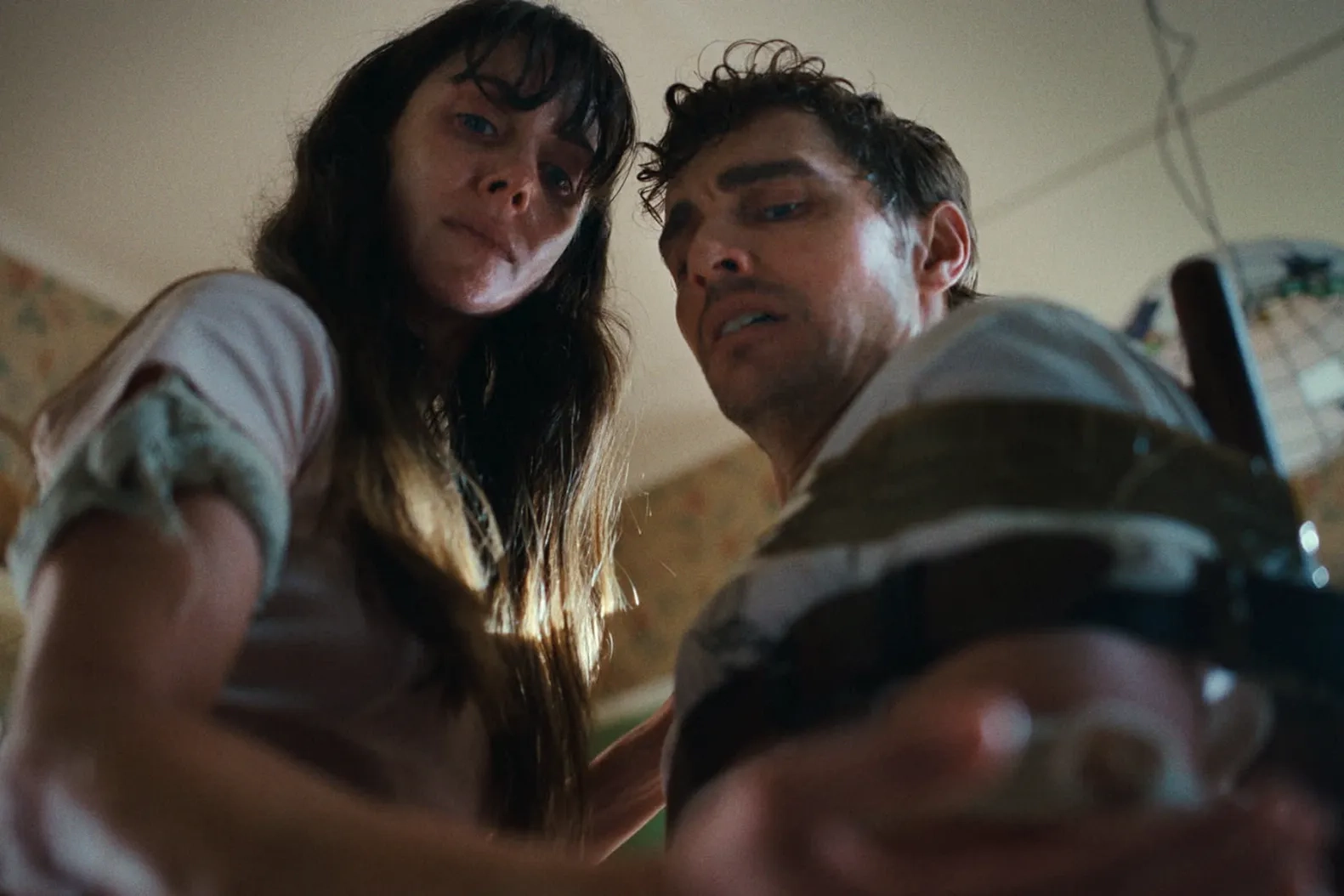 Crítica de 'Together': El body horror como metáfora de la codependencia. 7 mundoCine - together pelicula