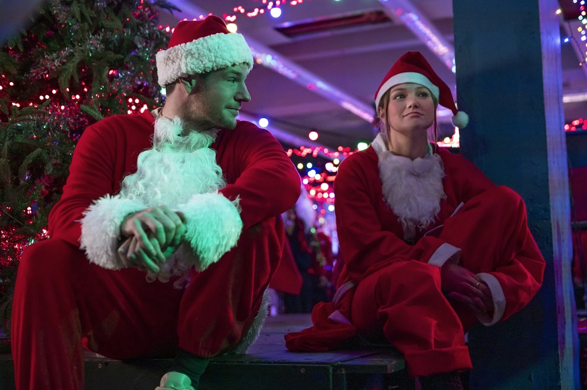 Olivia Holt y Connor Swindells se unen para asaltar un gran almacén en Nochebuena en el primer tráiler de 'Un Robo muy Navideño'. 2 mundoCine - un robo muy navideno 2025 pelicula