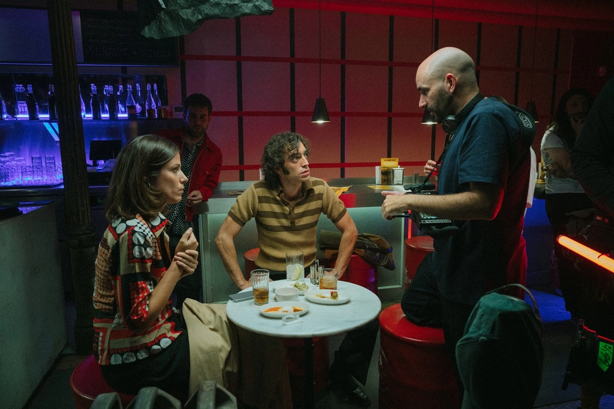 Arranca el rodaje de 'Una Cabeza en la Pared', dirigida por Manuel Manrique y protagonizada por Nacho Sánchez, Iria del Río y Miguel Bernardeau. 2 mundoCine - una cabeza en la pared pelicula rodaje