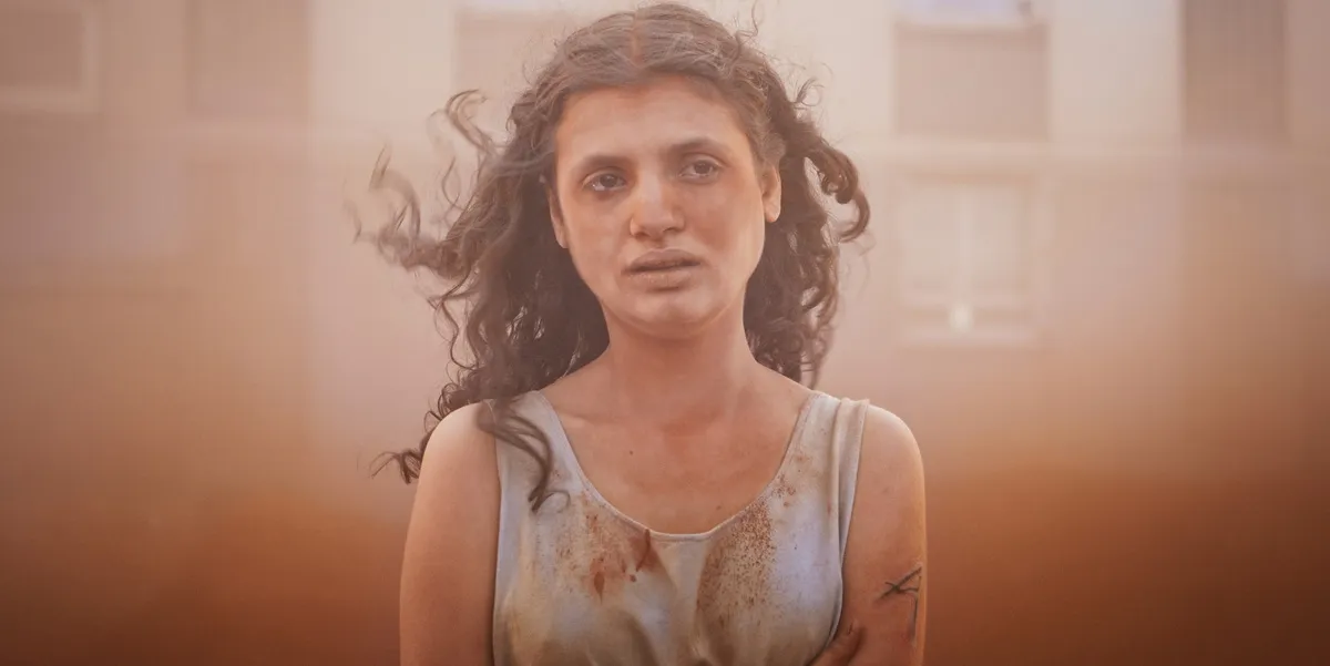 Crítica de 'Alpha' (2025): Una pesadilla visualmente formidable entre el cuerpo y la memoria. 2 mundoCine - alpha pelicula critica