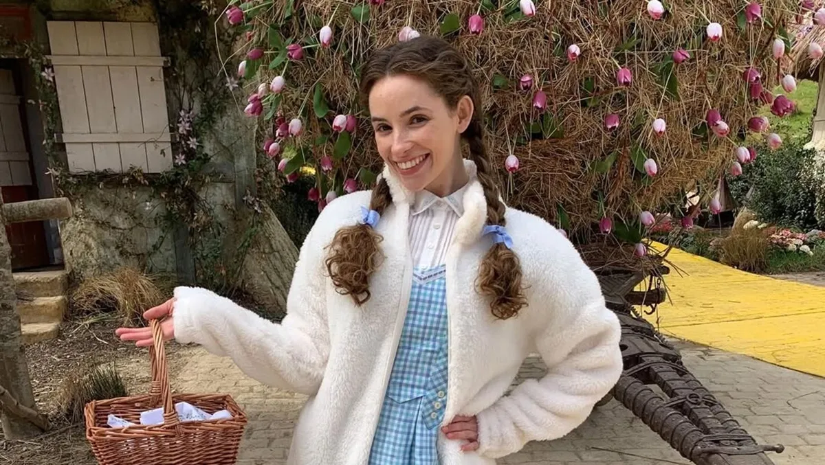 mundoCine - bethany weaver dorothy wicked