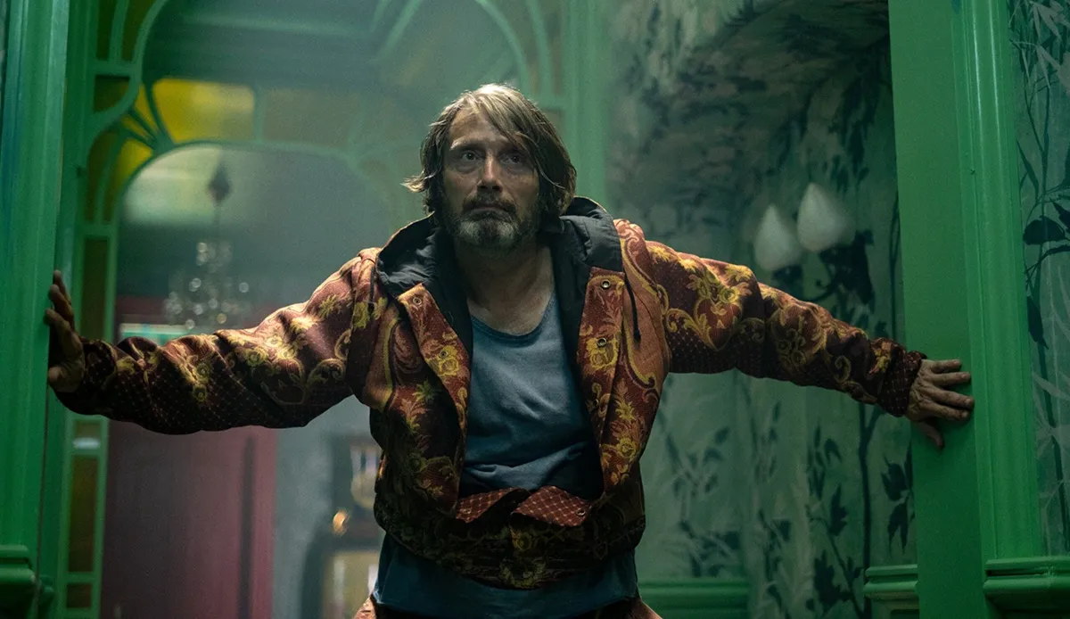 'Dust Bunny', con Mads Mikkelsen contratado para matar al monstruo bajo la cama de una niña, ya tiene fecha de estreno en España. ¡Toma nota! 2 mundoCine - dust bunny estreno espana cines