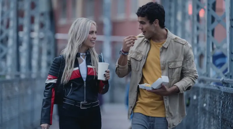 Imagen de la película Ídolos con Óscar Casas y Ana Mena