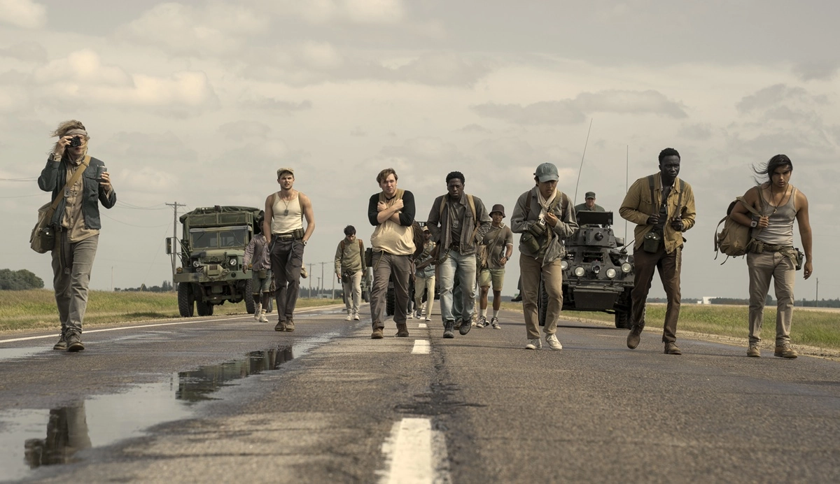 'La Larga Marcha' llega hoy a los cines para sumergir al público en la distopía de Stephen King en la que caminar se convierte en la única forma de no morir. 2 mundoCine - la larga marcha pelicula estreno cines