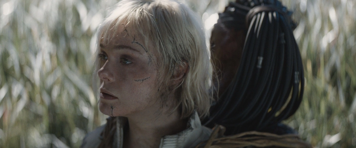 'Predator: Badlands' llega hoy a los cines con Elle Fanning aliada de un Depredador que esta vez no es el villano. 2 mundoCine - predator badlands pelicula estreno cines