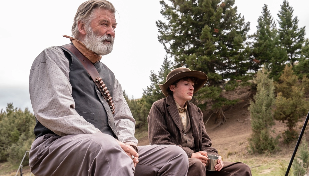 'Rust' ('Dos forajidos'), el western maldito de Alec Baldwin, llega a los cines cuatro años después de la tragedia que acabó con la vida de Halyna Hutchins. 2 mundoCine - rust pelicula alec baldwin estreno cines