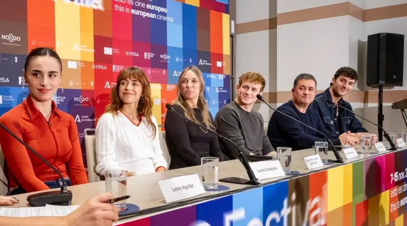 Imagen de la rueda de prensa de Todos los lados de la cama en el Festival de Sevilla