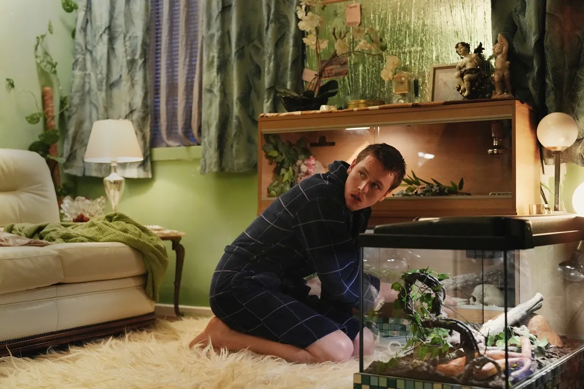 mundoCine - urchin harris dickinson