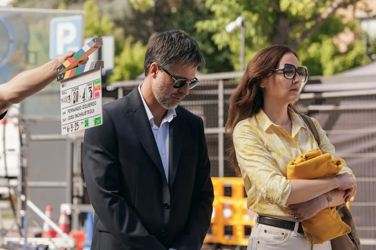 Hugo Silva, Leonor Watling y Esther Acebo formarán un triángulo amoroso en 'Amor para adultos', el remake español del thriller danés de 2022 para Netflix. 2 mundoCine - amor para adultos pelicula