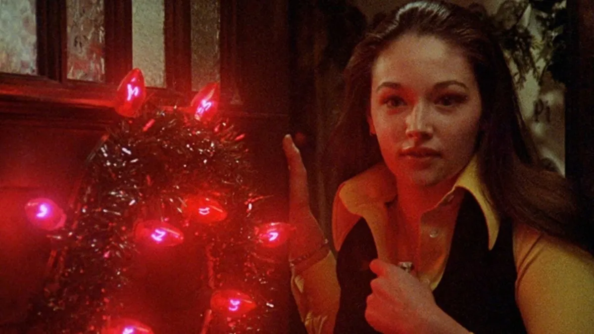 15 películas navideñas brillantes y dónde verlas en streaming en España. ¿Gremlins, esqueletos o un elfo comiendo espaguetis? 14 mundoCine - black christmas pelicula
