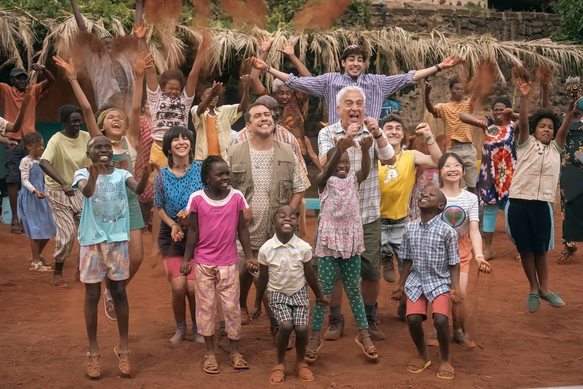 'La familia Benetón +2' adelanta en su tráiler un viaje a África con Leo Harlem y un encuentro con los Masaka Kids. 2 mundoCine - la famila beneton 2 trailer 1