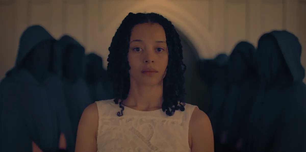'Los Testamentos', la esperada serie secuela de 'El Cuento de la Criada' ya tiene fecha de estreno y pone a Hannah, la hija de June Osborne, en primer plano. 2 mundoCine - los testamentos serie secuela el cuento de la criada estreno