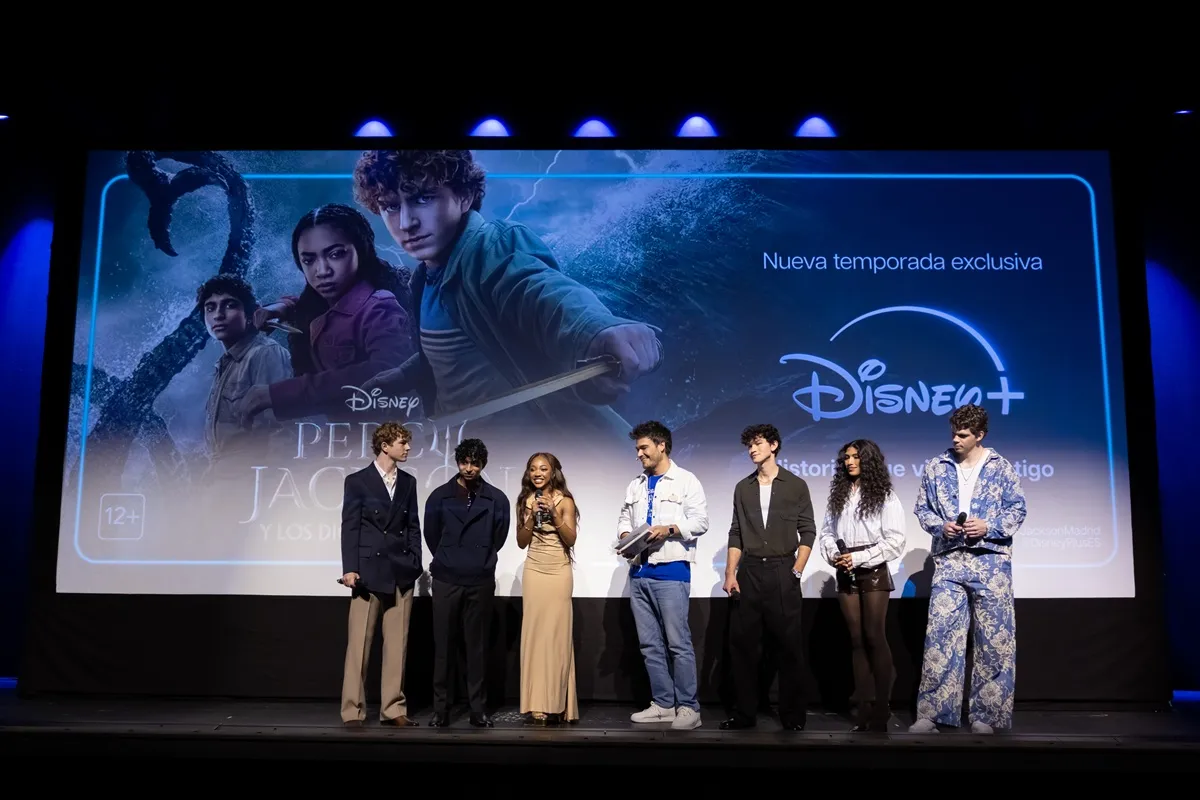 El equipo de 'Percy Jackson y los Dioses del Olimpo' presentó ayer en Madrid la segunda temporada de la serie. 3 mundoCine - percy jackson serie evento madrid actores