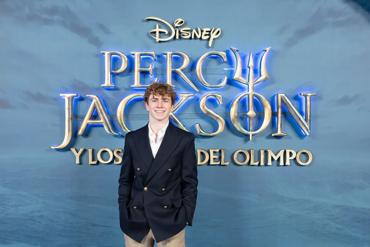 El equipo de 'Percy Jackson y los Dioses del Olimpo' presentó ayer en Madrid la segunda temporada de la serie. 5 mundoCine - percy jackson serie evento madrid walker