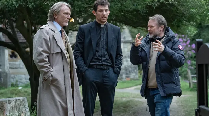 Rian Johnson en el rodaje de Puñales por la Espalda: De entre los muertos