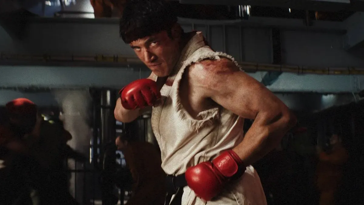 El primer tráiler de ‘Street Fighter’ lleva los combates del arcade a la gran pantalla con Hadoukens, patadas giratorias y todos tus personajes favoritos.