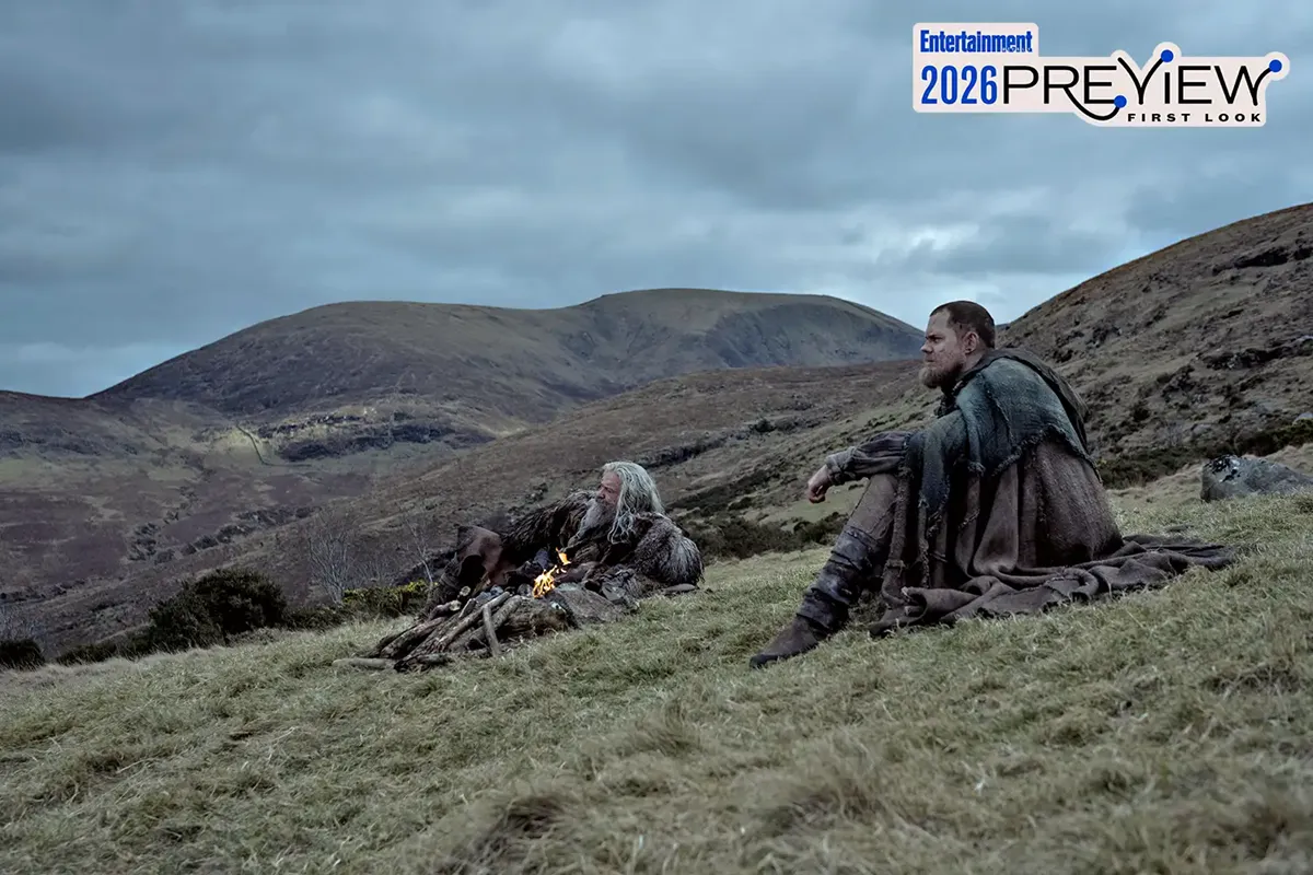 Hugh Jackman, irreconocible, interpreta a un Robin Hood muy diferente en la película 'The Death of Robin Hood': «Un bandido asesino al que la gente ha glorificado». 4 mundoCine - the death of robin hood pelicula 2026 Hugh Jackman bill skarsgard