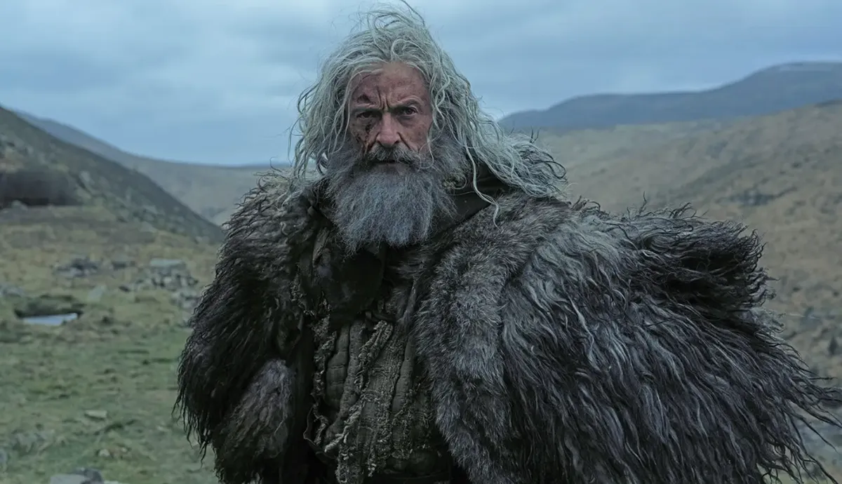 Hugh Jackman, irreconocible, interpreta a un Robin Hood muy diferente en la película 'The Death of Robin Hood': «Un bandido asesino al que la gente ha glorificado». 2 mundoCine - the death of robin hood pelicula 2026 hugh jackman