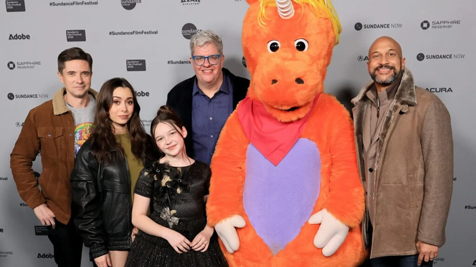 «Naranja y con pelo rubio»: así es como Cristin Milioti describe a Buddy, el unicornio asesino y narcisista que protagoniza su estreno en Sundance 2026. 2 mundoCine - buddy sundance
