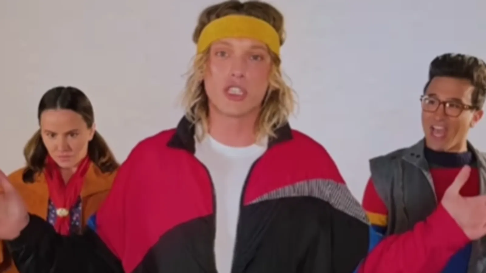 mundoCine - stranger things jamie aerobic