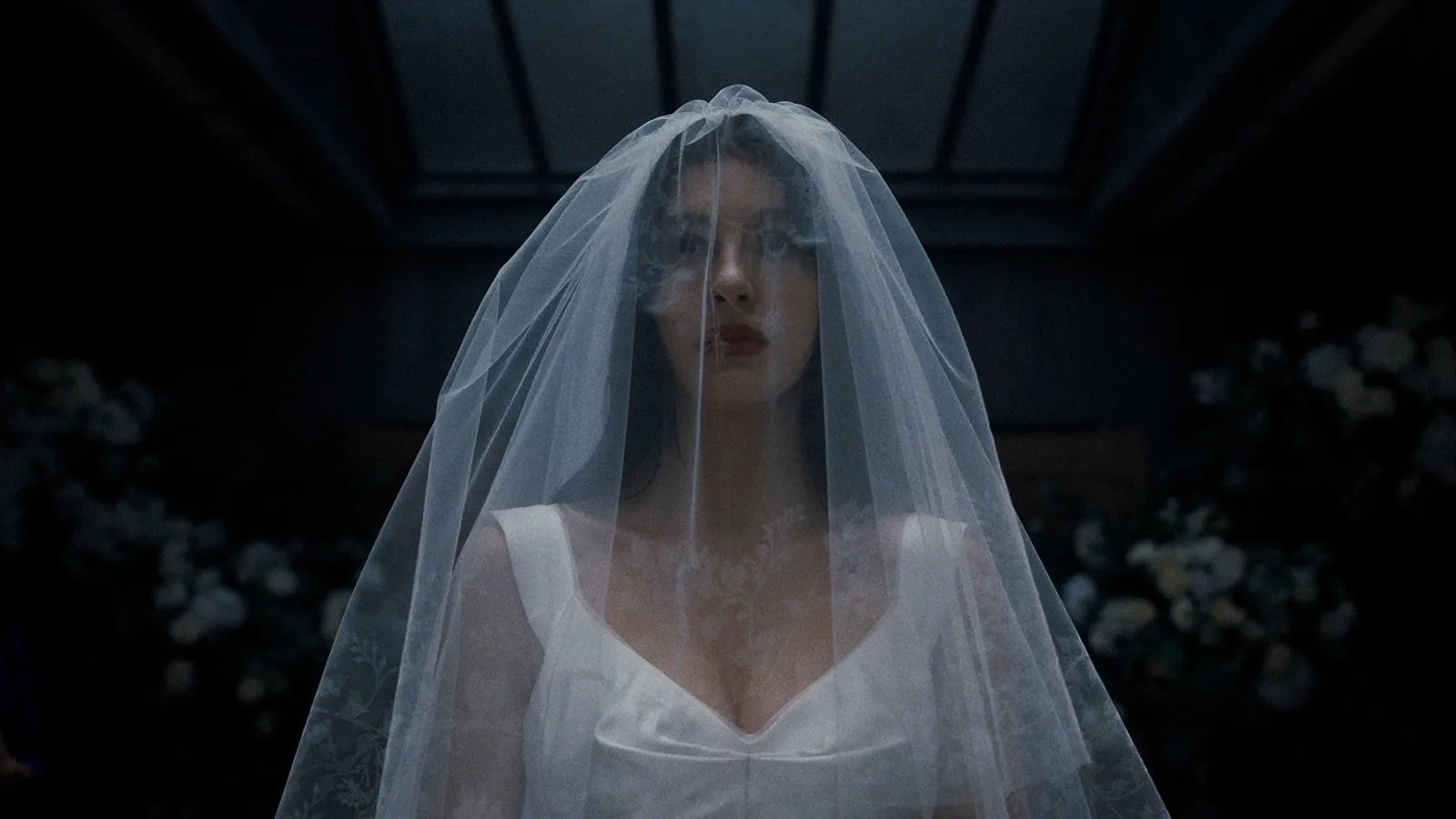 'Algo terrible está a punto de suceder' lanza un tráiler que te quitará las ganas de casarte. 2 Mundocine - Algo Terrible Esta A Punto De Suceder Netflix Trailer