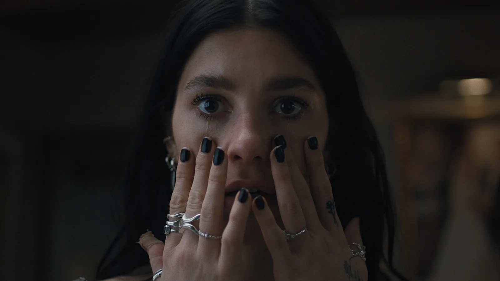 'Algo terrible está a punto de suceder' lanza un tráiler que te quitará las ganas de casarte. 6 Mundocine - Algo Terrible Esta A Punto De Suceder Serie 2026