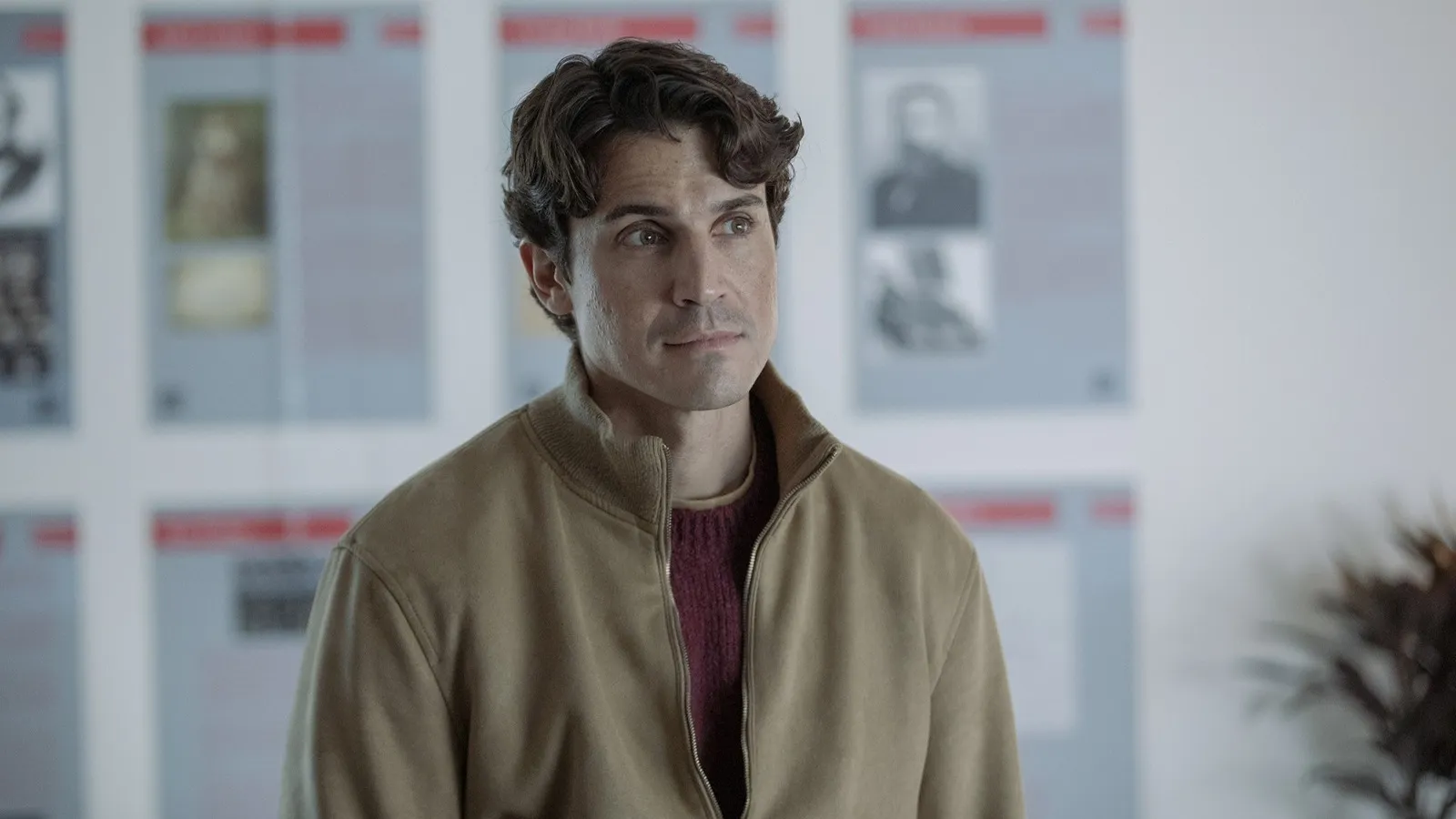 El tráiler de la serie 'Day One', protagonizada por Álex González, muestra una tecnología que parece sacada de 'Black Mirror'. 2 Mundocine - Day One Serie Trailer Prime Video