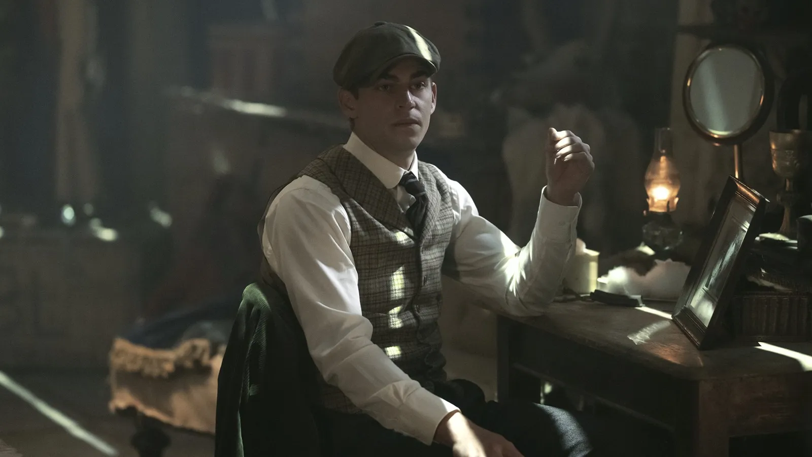 mundoCine - el joven sherlock serie