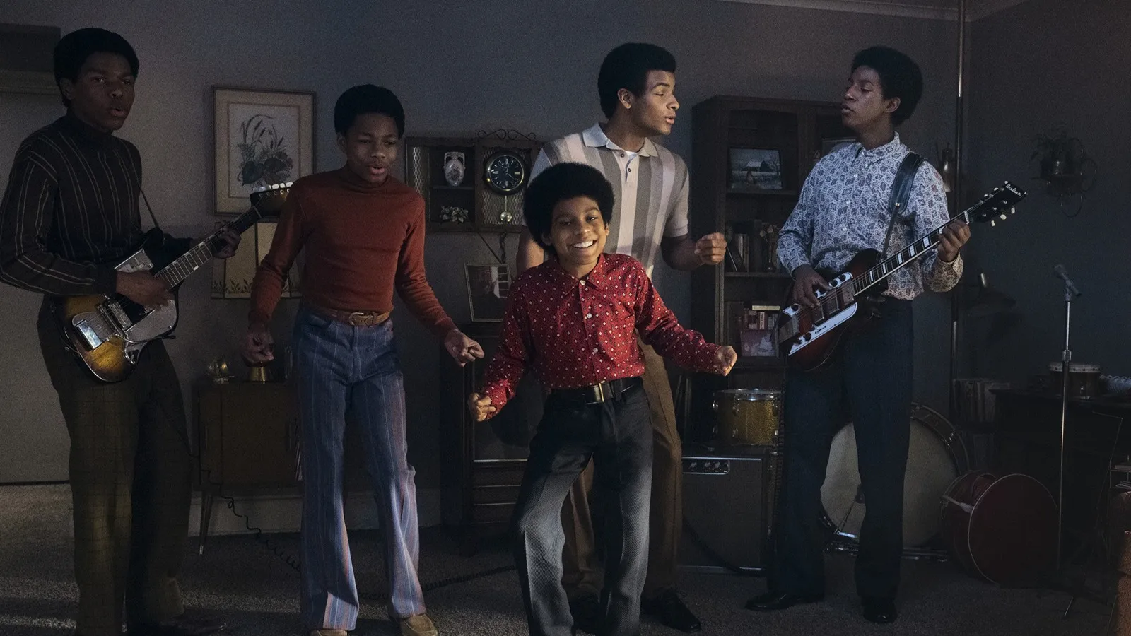 ¡Imposible distinguirlos! 'Michael' presenta un nuevo tráiler con Jaafar Jackson mimetizado como el Rey del Pop. 3 mundoCine - michael 2026 jackson 5