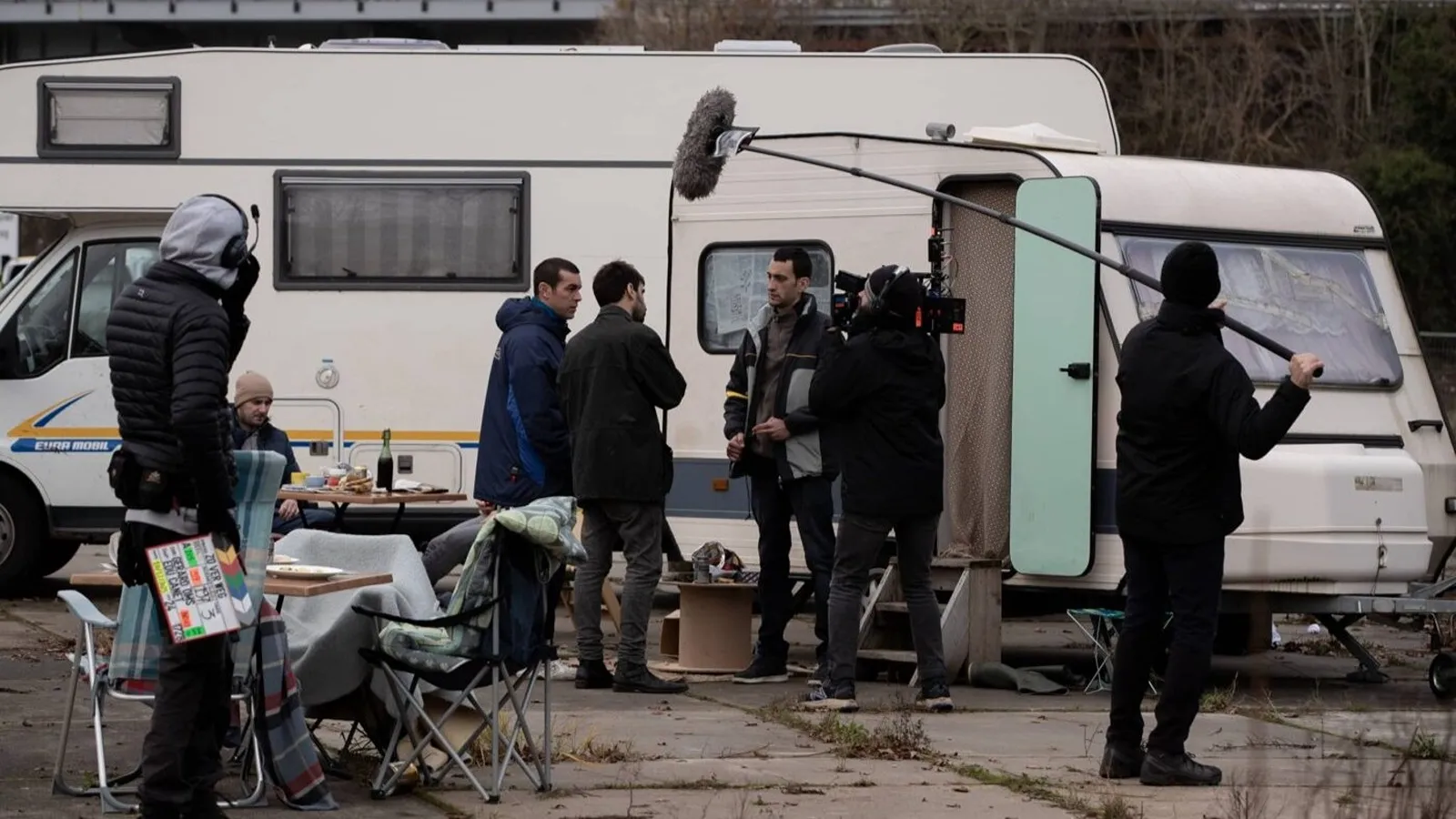 Gerard Oms, director de 'Muy lejos': «Si la película ha cambiado la vida de una sola persona, ya ha valido la pena». 6 Mundocine - Muy Lejos Detras De Las Camaras