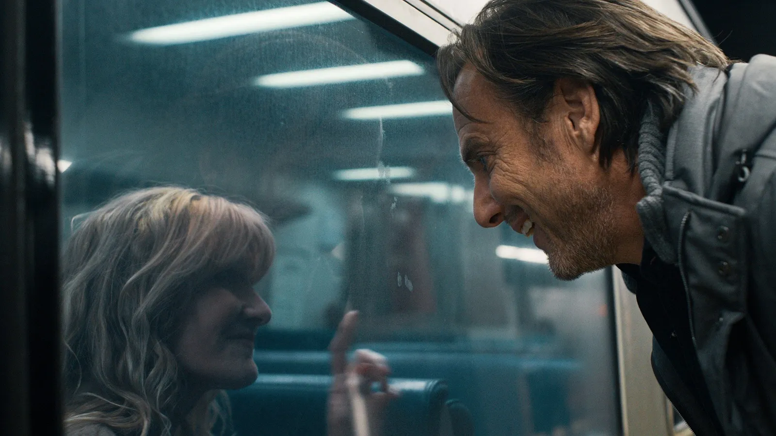 Crítica de 'Sin conexión' ('Is This Thing On?'): Íntima y catártica, Cooper vuelve a demostrar su capacidad como director. 7 Mundocine - Sin Conexion Is This Thing On Cines