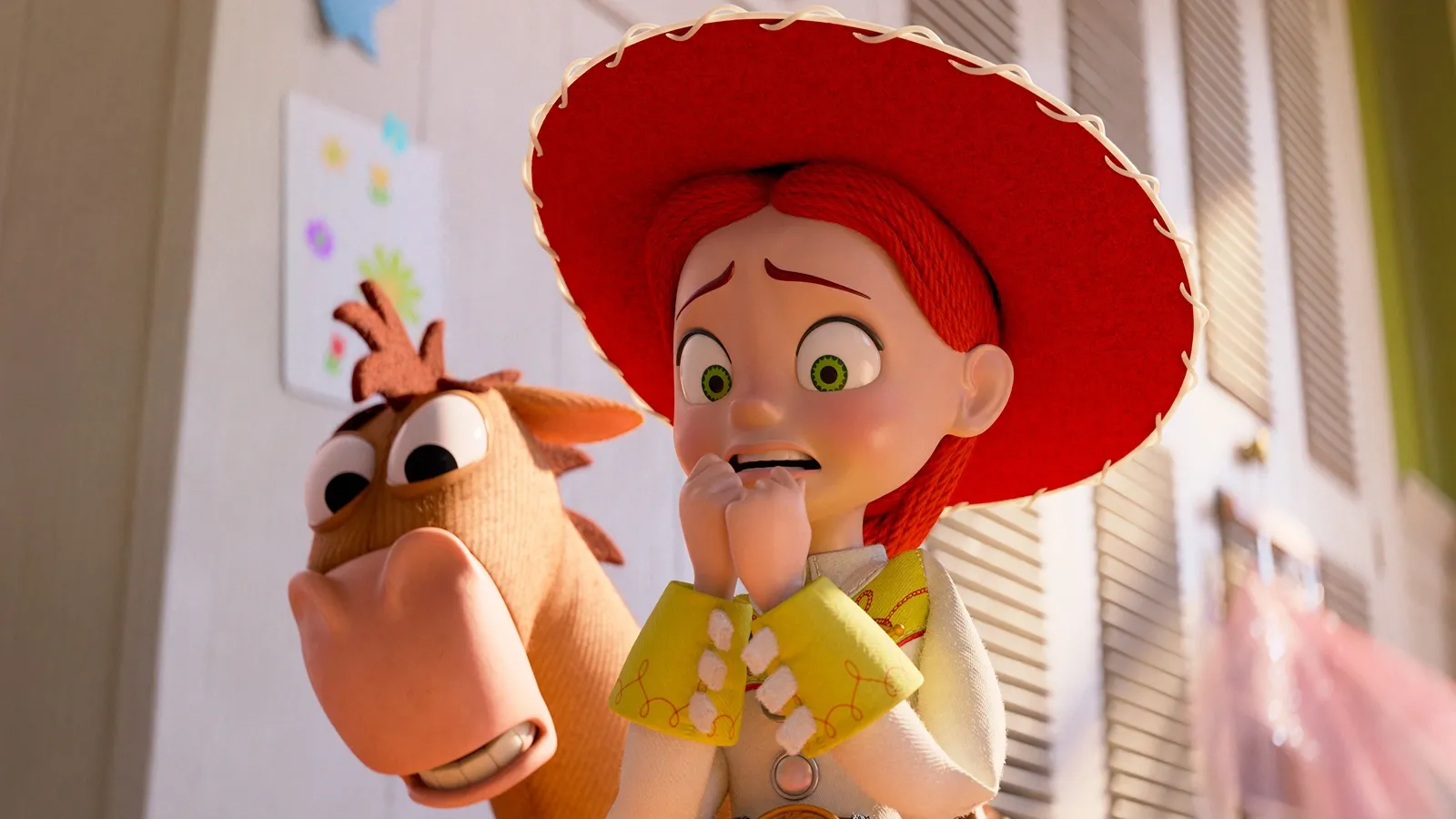 Woody regresa con poncho (y calvicie) para luchar contra una tablet en el tráiler de 'Toy Story 5'. 5 Mundocine - Toy Story 5 Cines
