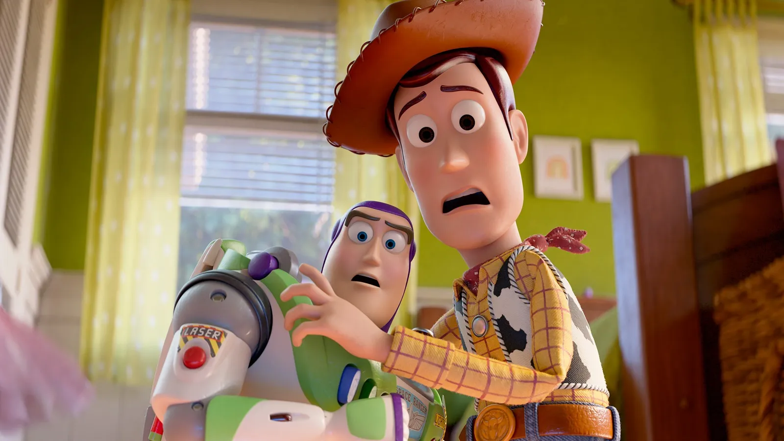 Woody regresa con poncho (y calvicie) para luchar contra una tablet en el tráiler de 'Toy Story 5'. 8 Mundocine - Toy Story 5 Estreno