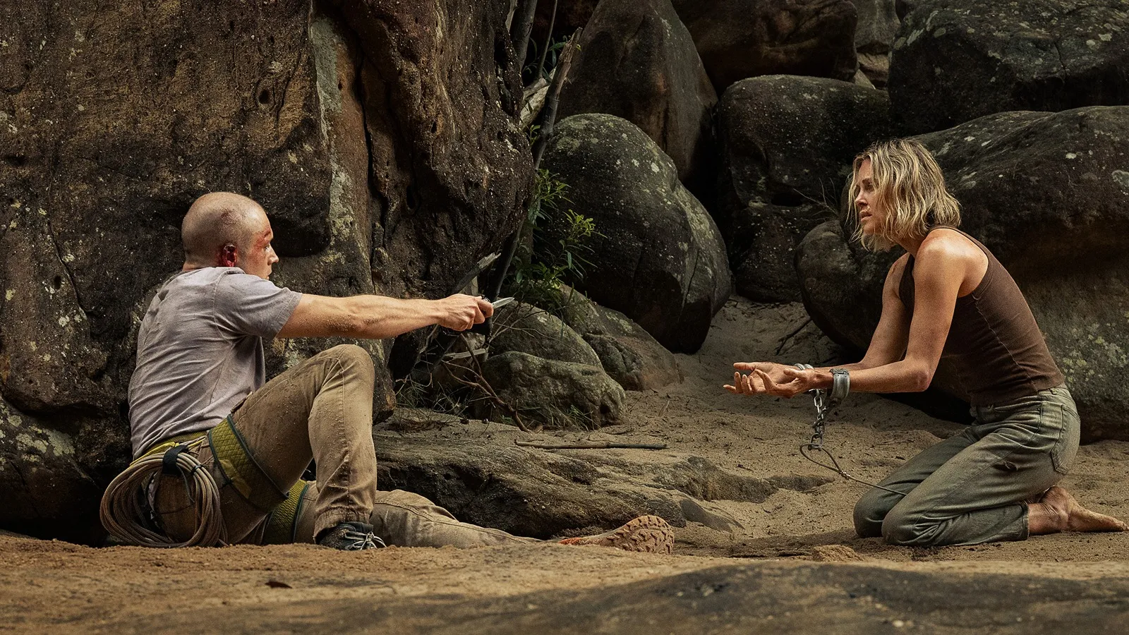 Charlize Theron se convierte en la presa de Taron Egerton en el nuevo tráiler de 'Depredador dominante' ('Apex'). 6 Mundocine - Apex Depredador Dominante Pelicula