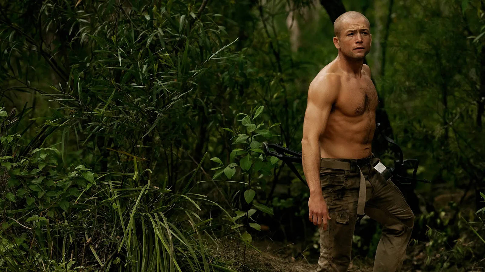 Charlize Theron se convierte en la presa de Taron Egerton en el nuevo tráiler de 'Depredador dominante' ('Apex'). 3 Mundocine - Apex Depredador Dominante