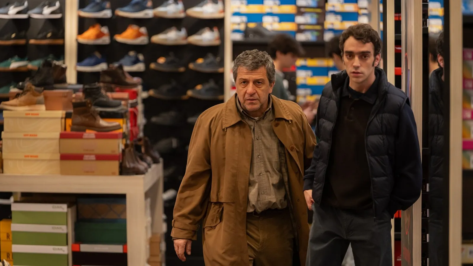 La temporada 2 de 'El centro' comienza su rodaje en Madrid bajo la advertencia «mirar es sospechar». 6 Mundocine - El Centro Temporada 2 Reparto