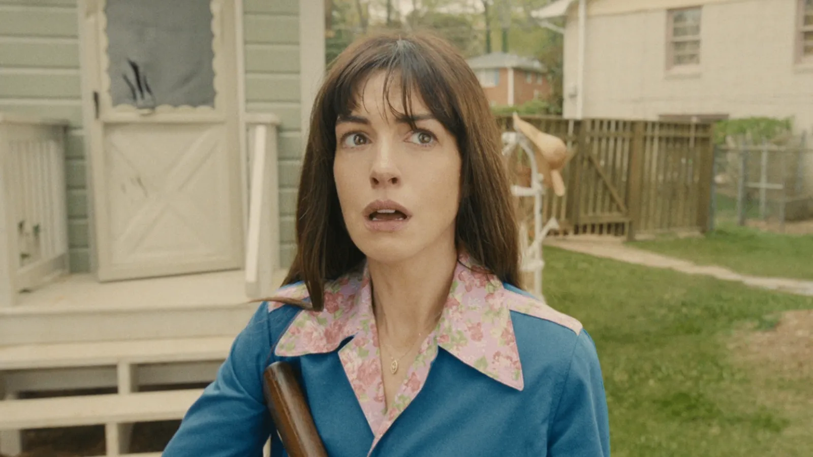 Anne Hathaway y Ewan McGregor huyen de los dinosaurios en el primer tráiler de 'El final de Oak Street'. 3 Mundocine - El Final De Oak Street Pelicula