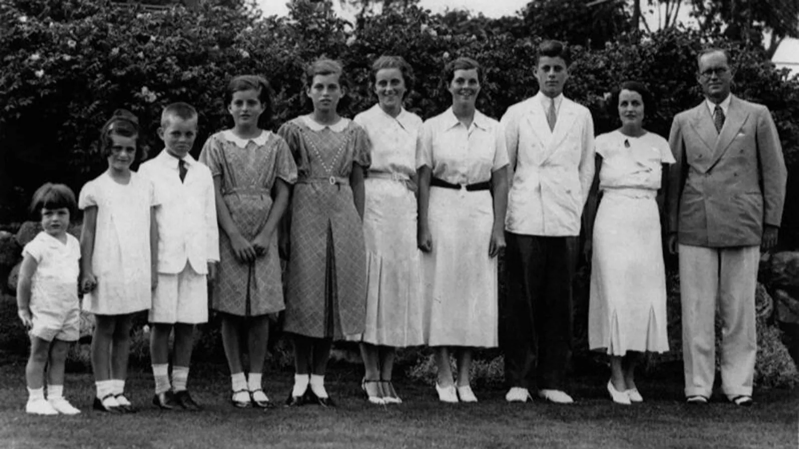 Michael Fassbender jura el cargo como patriarca de los Kennedy en la serie de Netflix que aspira a ser la 'The Crown' estadounidense. 3 Mundocine - Familia Kennedy