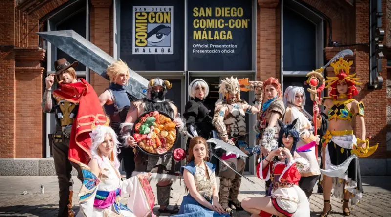 Grupo De Cosplayers En La Presentación Oficial De San Diego Comic-Con Málaga 2026.