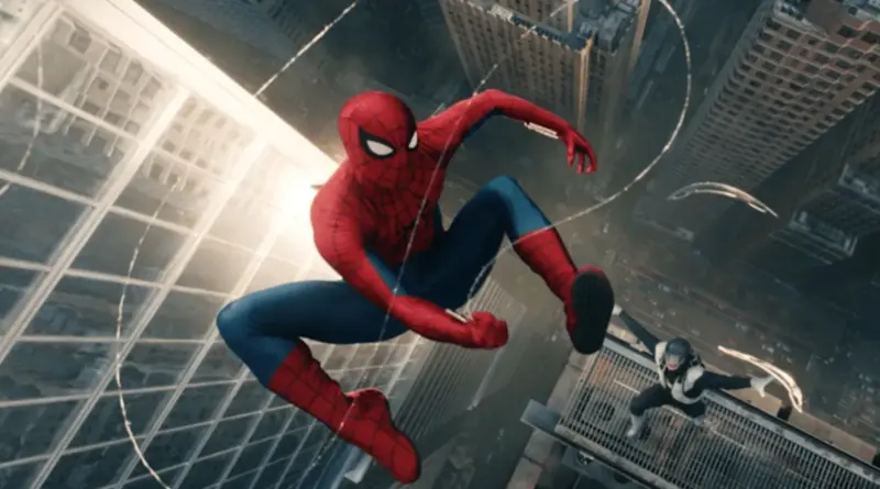 Fotograma De Spider-Man: Brand New Day. Spider-Man Balanceándose Desde Un Edificio Mientras Un Enemigo Vuela Detrás De Él En Nueva York.