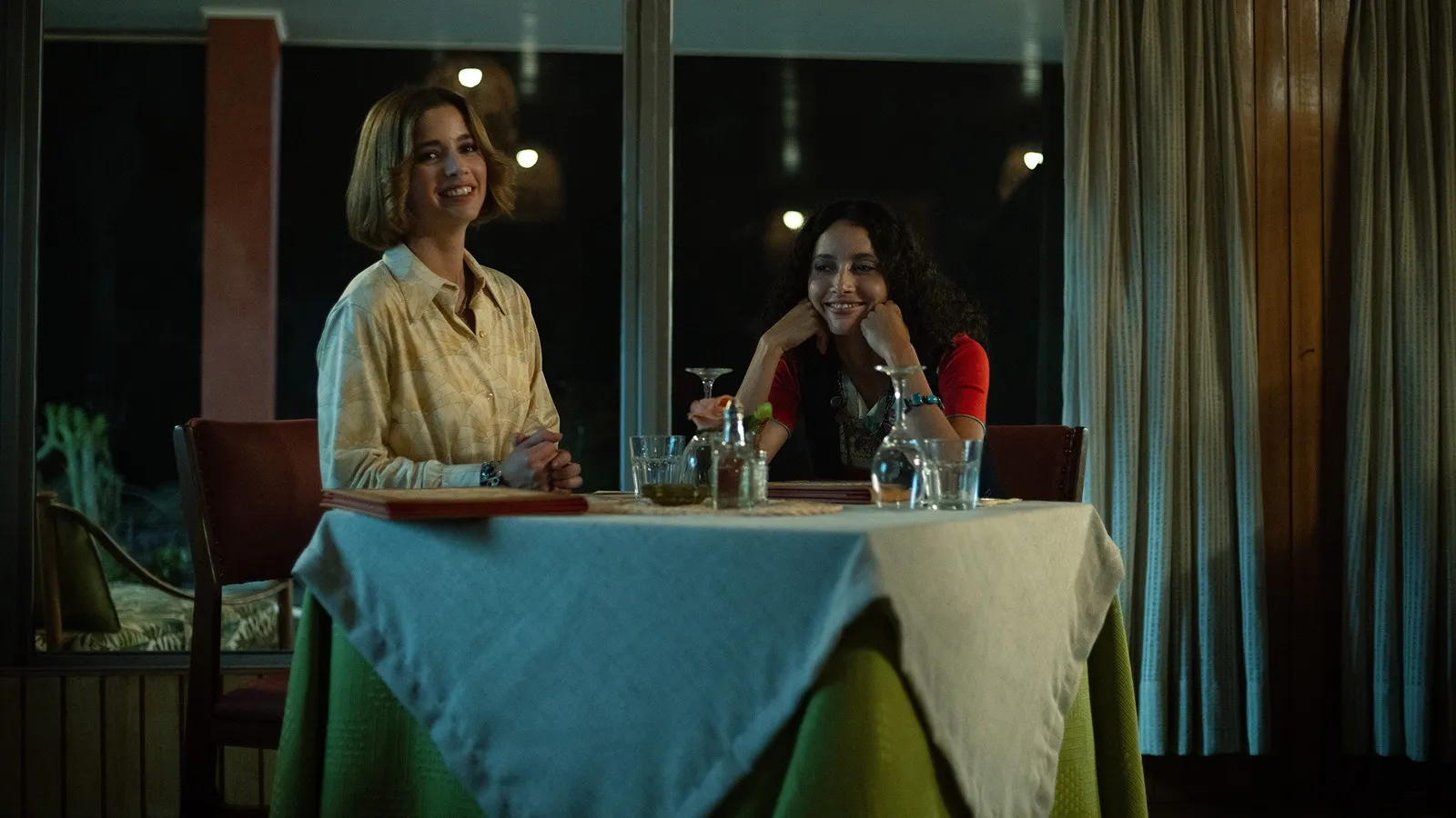 John Malkovich y Sam Rockwell se convierten en agentes de la CIA en el primer tráiler de 'Wild Horse Nine', de Martin McDonagh. 6 Mundocine - Wild Horse Nine Pelicula 2026