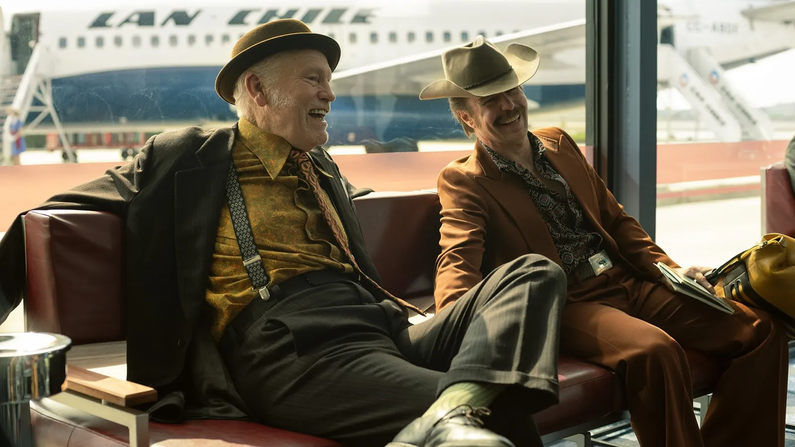 John Malkovich y Sam Rockwell se convierten en agentes de la CIA en el primer tráiler de 'Wild Horse Nine', de Martin McDonagh. 2 Mundocine - Wild Horse Nine Trailer