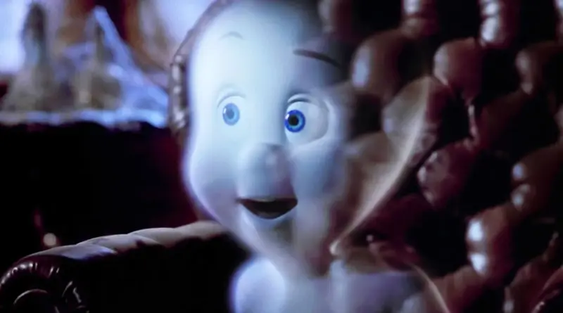 Primer plano del fantasma Casper con ojos azules brillantes y expresión de asombro.