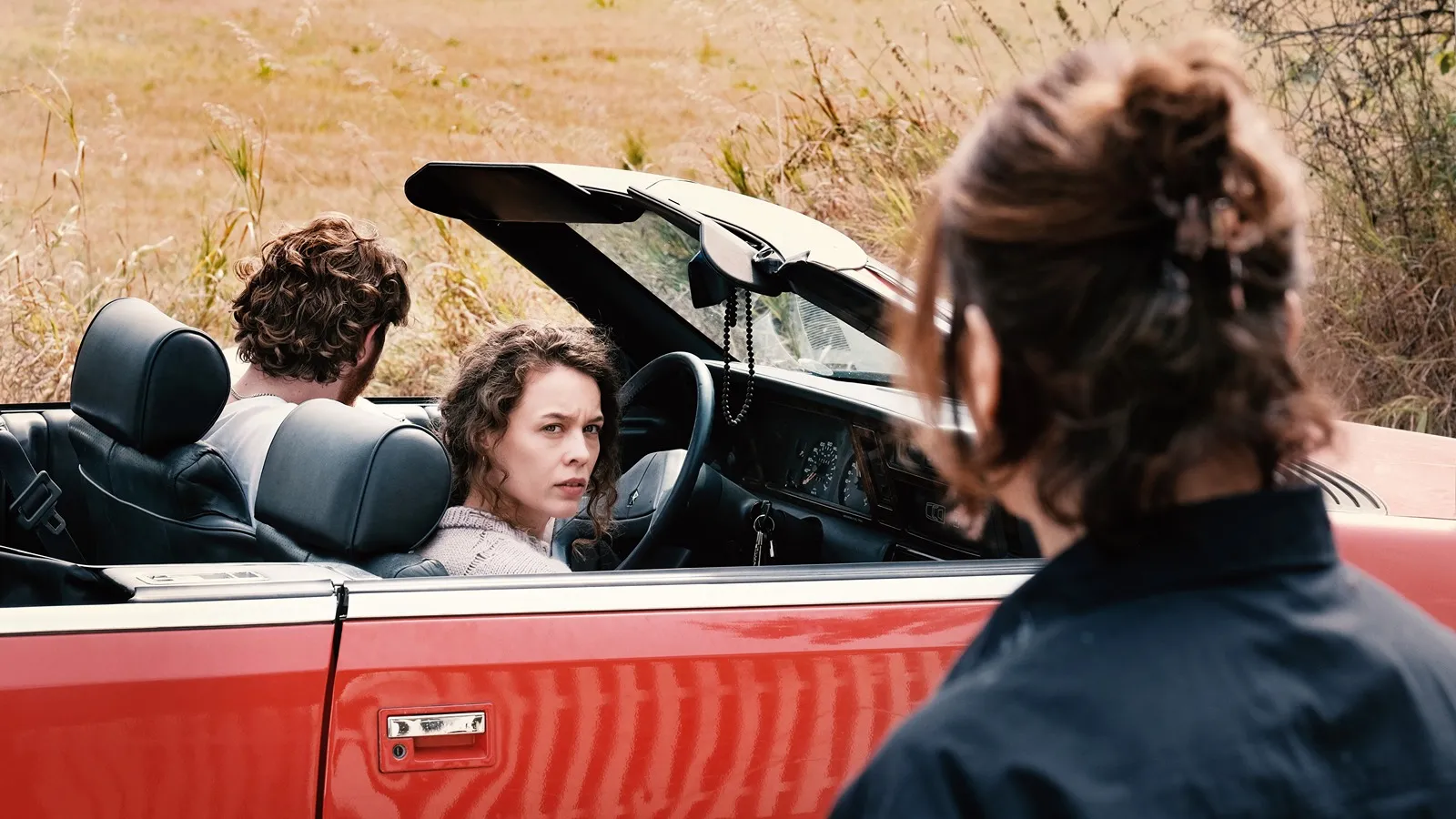 Crítica de ‘Miroirs No. 3’: el cine espectral de Christian Petzold convierte la memoria en un inquietante juego de identidades y olvido.